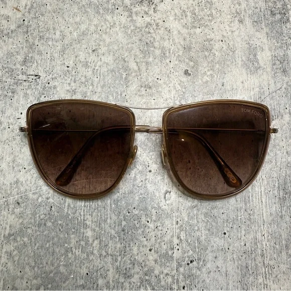 Tom Ford Tina Sunglasses display picture 2